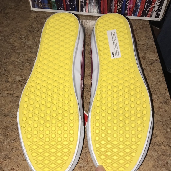 NIB Men’s Vans Bandana Sneakers - Picture 9 of 9